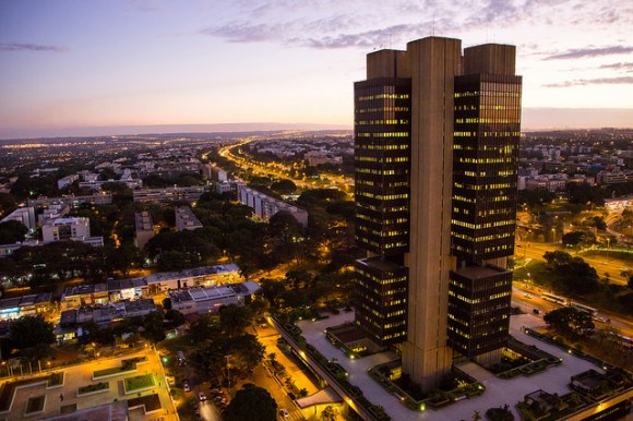 Copom reduz Selic em 0,25 p.p., e taxa de juros vai a 13,75% ao ano