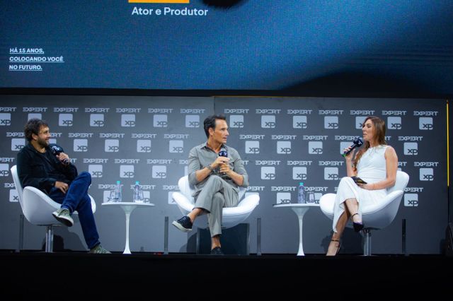 Rodrigo Santoro (ao centro) na Expert XP 2025